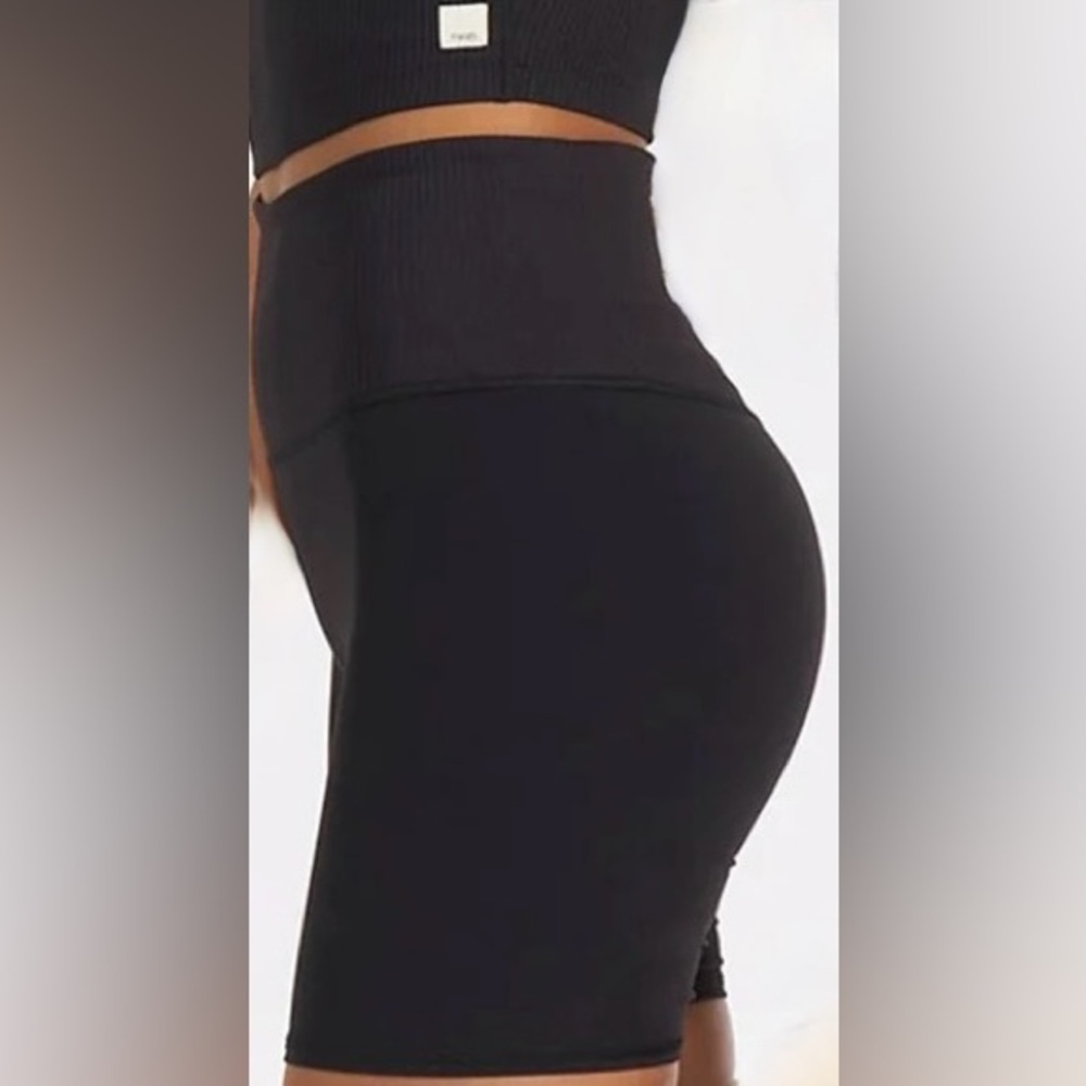 NEW With Tags: Vuori Rib Studio Short Women's Performance Shorts Black NWT